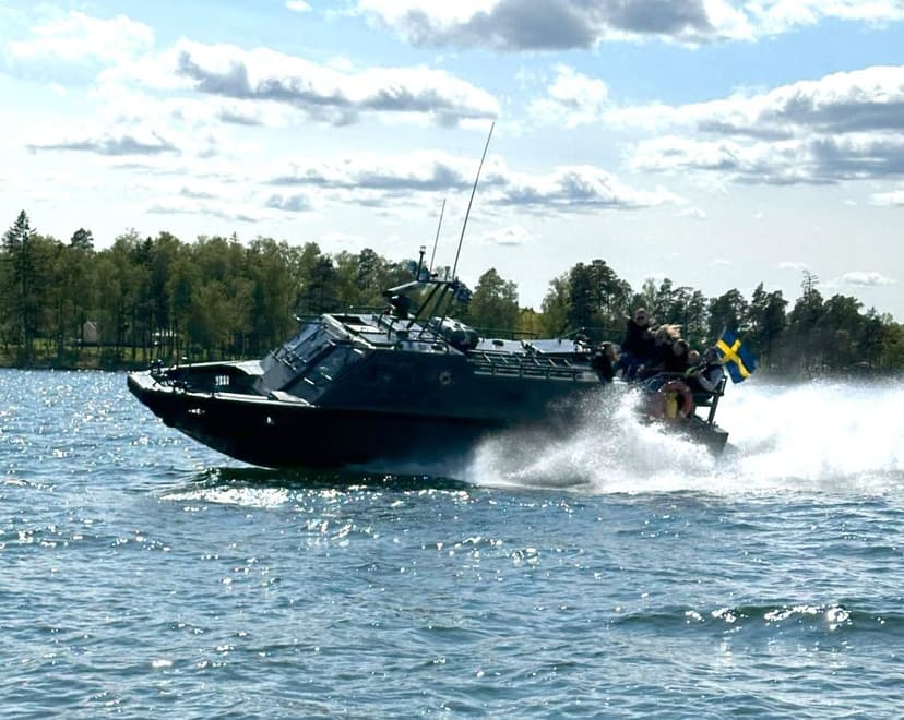 Stridsbåtstur runt Horsfjärden/Mysingen med besök på fd. kustartilleribatterier och ett besök på Gålöbasen med guidning!